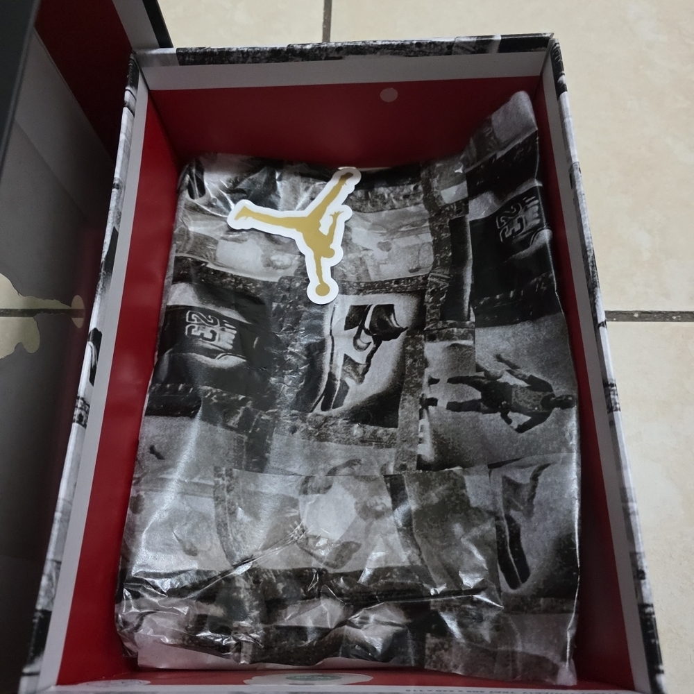 Empty Shoe Box - Picture 7 of 8